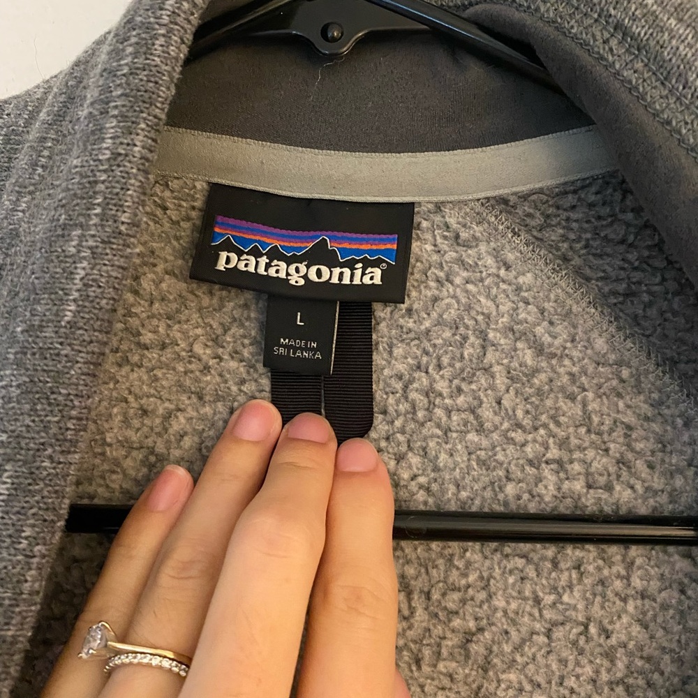 Large men’s Patagonia sweater - classic grey
